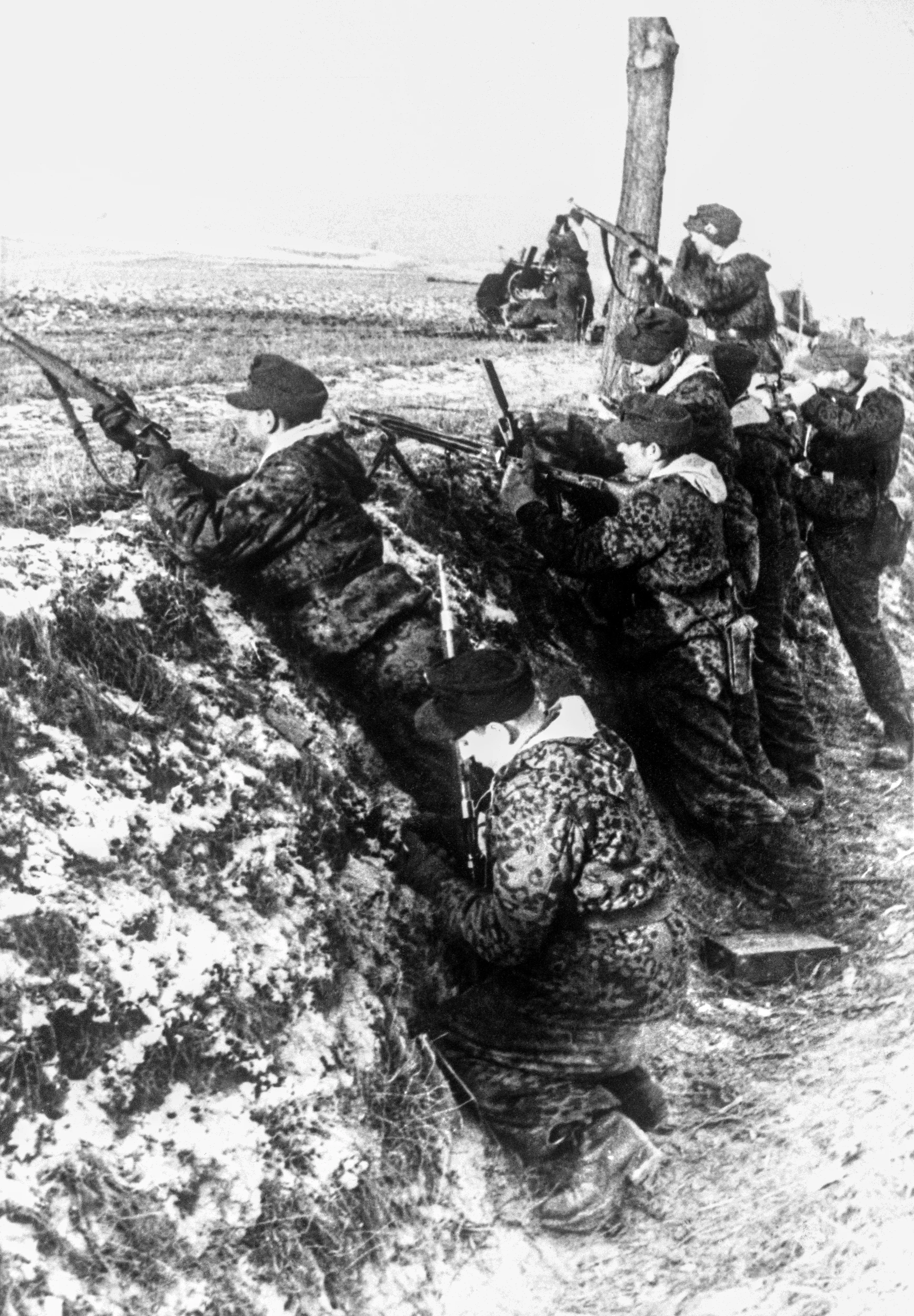 1944 TOPFOTO CODE: PD3001495 German troops in action in Hungary © Topfoto / Peter Deleuran | Used with exclusive permission.