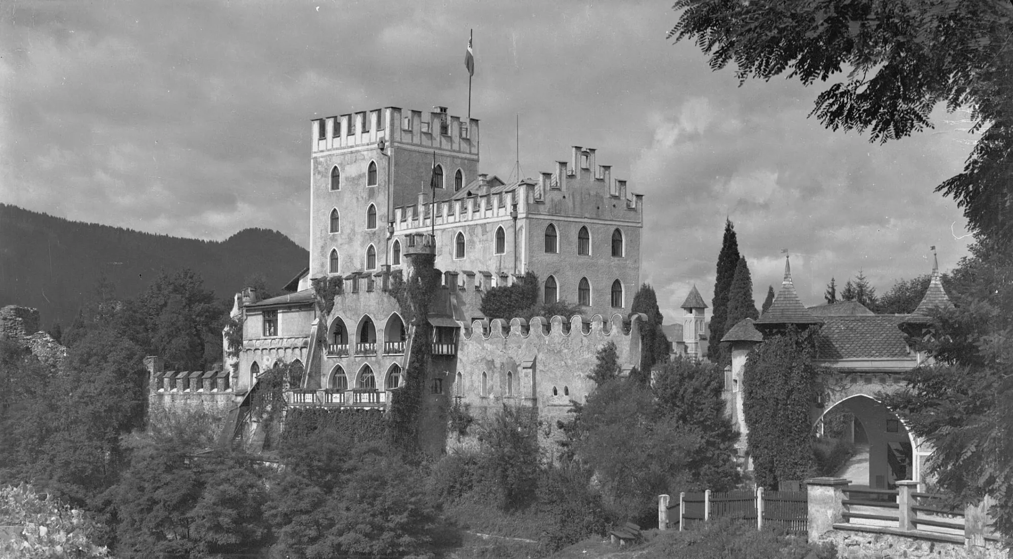 Itter Castle
