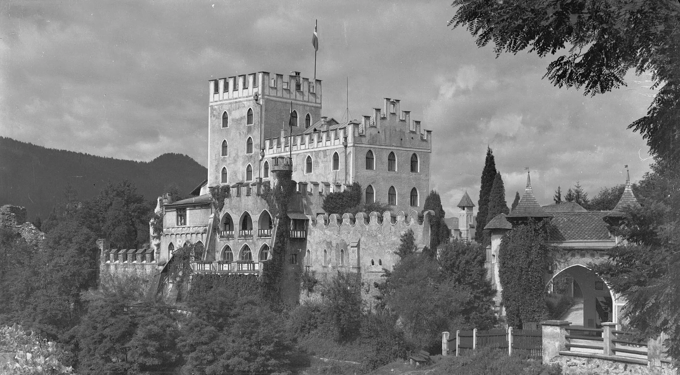 Itter Castle
